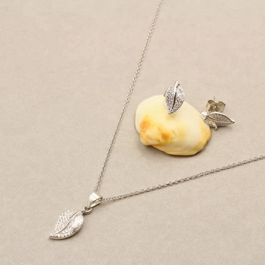 Leafy Radiance Sterling Silver Pendant & Earrings Set with Chain