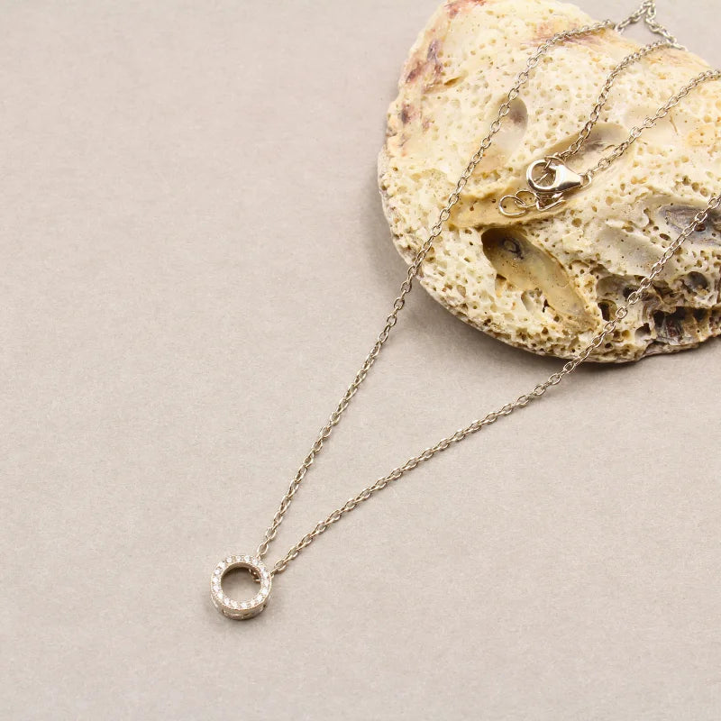 Sterling Silver Circle Pendant Necklace – Classic White Finish