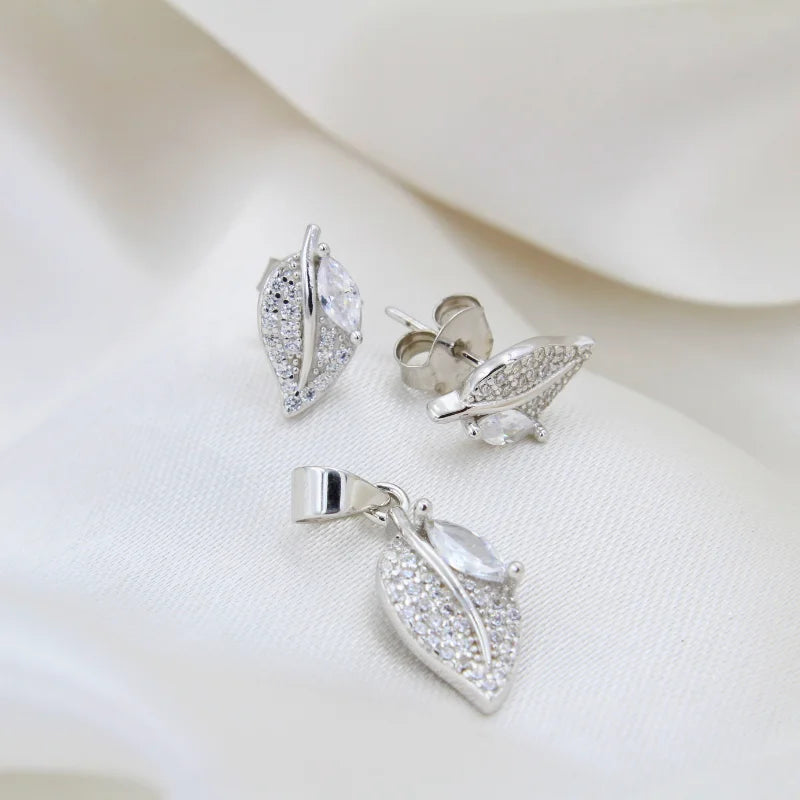 Leafy Radiance Sterling Silver Pendant & Earrings Set with Chain