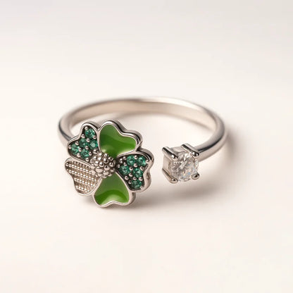 The Tvisa Emerald Clover Glow Ring With Rhodium Plating