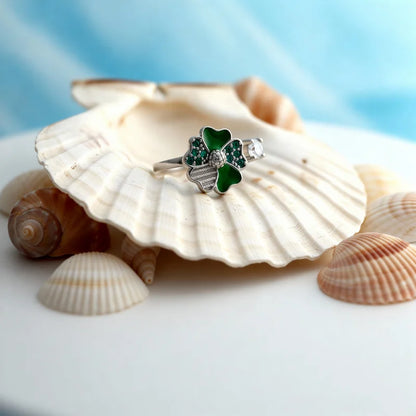 The Tvisa Emerald Clover Glow Ring With Rhodium Plating