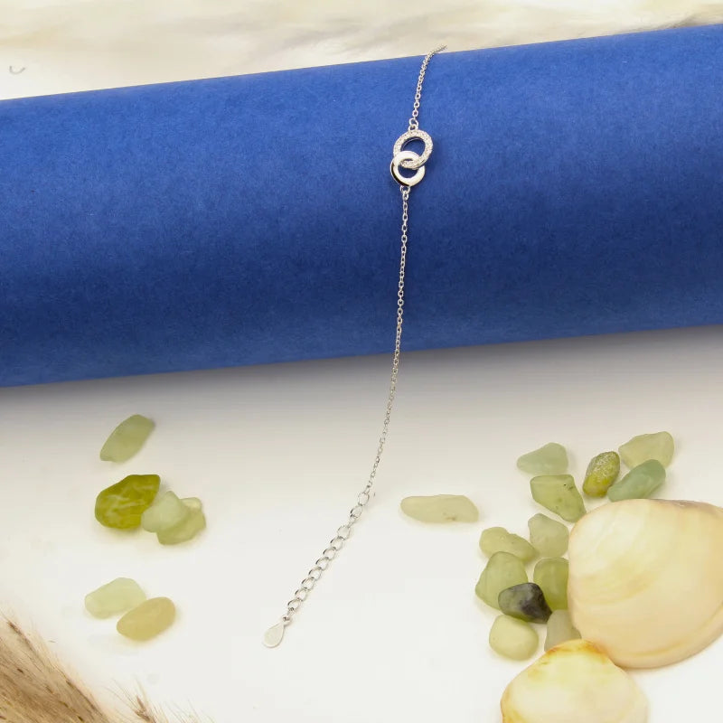 Interlinked Circle Bracelet in 925 Sterling Silver