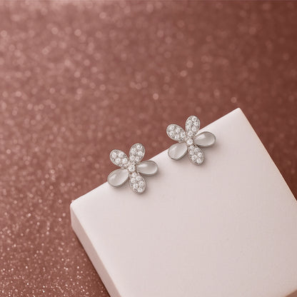 Silver Glinting Flower Earring