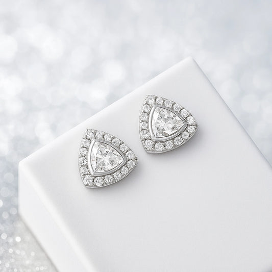 Striking  Solitair Silver Earring