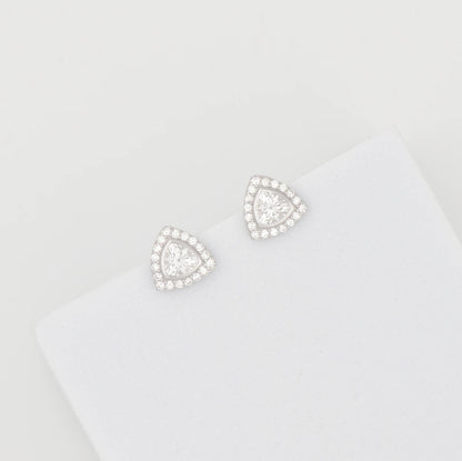 Striking  Solitair Silver Earring