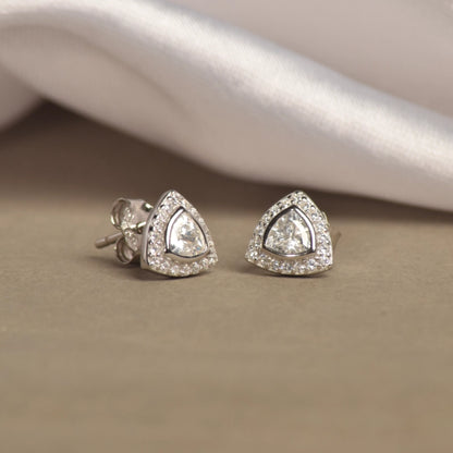 Striking  Solitair Silver Earring