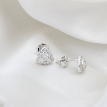 Striking  Solitair Silver Earring