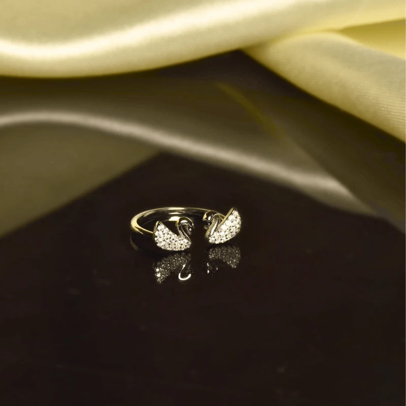 Elegant Swan-Inspired Adjustable Silver Ring With Rhodium Plating